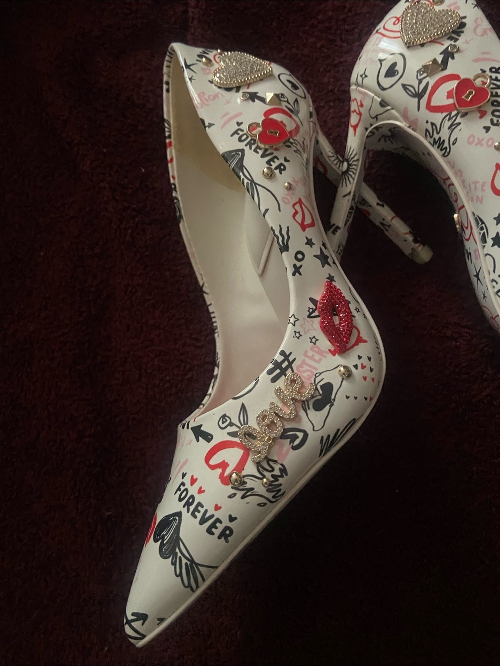 Aldo White Pointed-Toe Graphic Heels with Red and Black Accents
